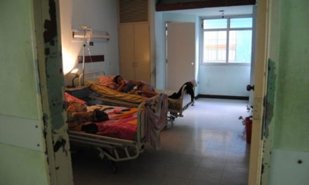 Provea / Corrupción y retrasos sumieron en crisis a los hospitales de Caracas