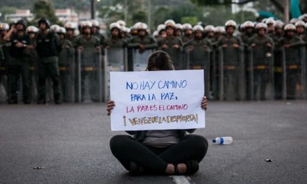 Venezuela debe permitir la protesta pacífica e investigar la muerte de manifestantes, dicen expertos de la ONU
