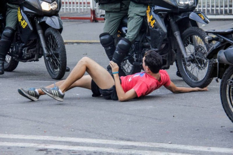 “Déjame en paz, por favor, soy sordo”, exclamó joven a la GNB mientras lo agredían